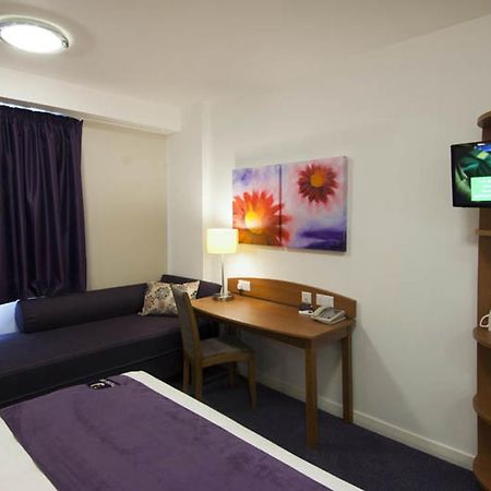 Premier Inn Horsham Bagian luar foto