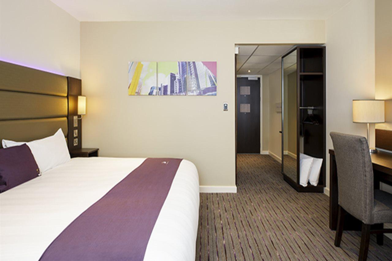 Premier Inn Horsham Bagian luar foto